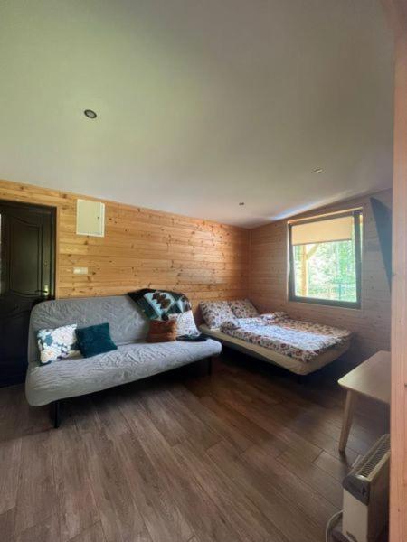 スマルジェビツェ Lesny Zakatek Bed & Breakfast エクステリア 写真