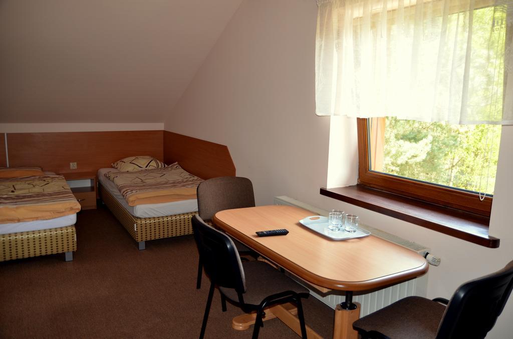 スマルジェビツェ Lesny Zakatek Bed & Breakfast エクステリア 写真