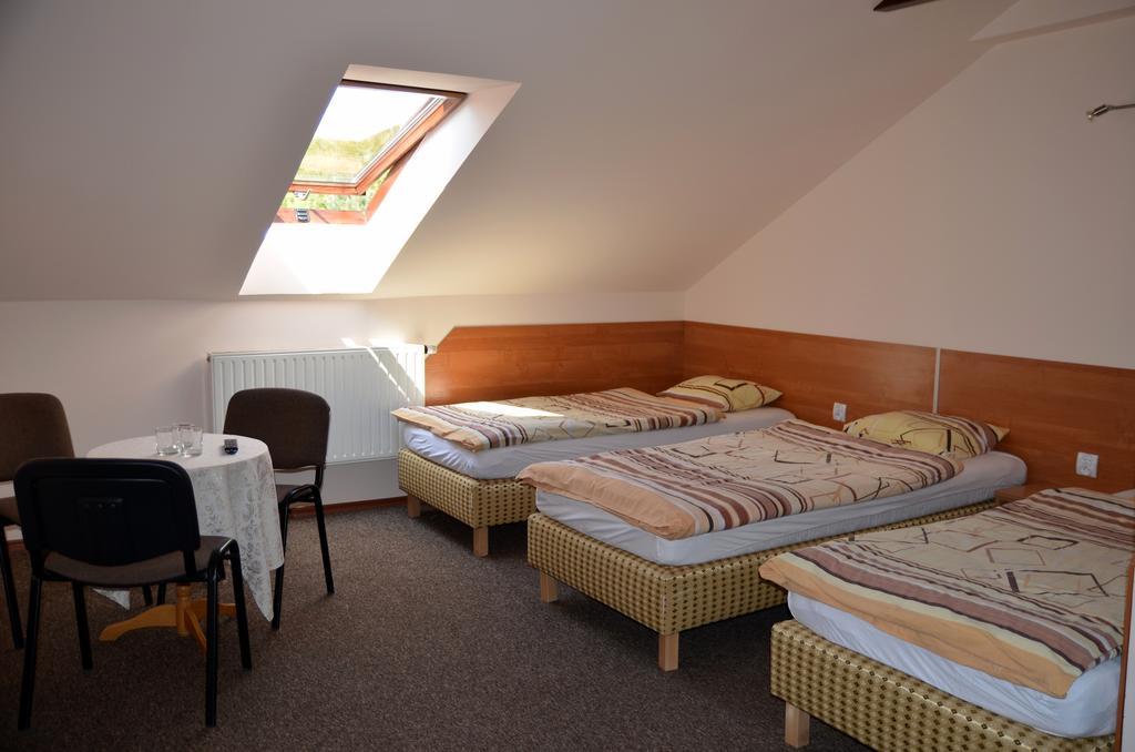 スマルジェビツェ Lesny Zakatek Bed & Breakfast エクステリア 写真